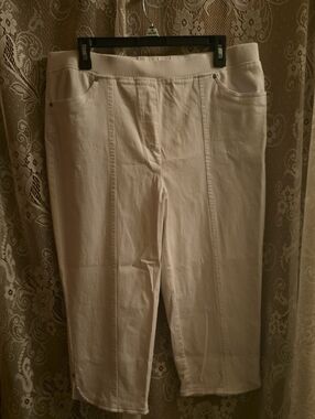 New Alfred Dunner Women's Size 14 White Pull On Capri Pants